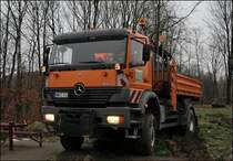 Atego 1828 der AM L�denscheid auf dem Parkplatz  Sterbecker Siepen  bei L�denscheid. (09.12.2008)