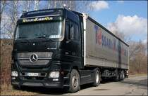 Da die Sonne vom Himmel lachte und ich auch in Hagen-Vorhalle fotografieren war, habe ich mal bei Tessari&Karavelis vorbeigeschaut. Das Flagschiff von Mercedes-Benz und gleichzeitig auch von Tessari, Actros 1861 BlackEdition, stand in Hagen-Vorhalle abgestellt. (07.03.2009)