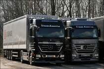 Der Unterschied zwischen dem Actros 1846  BlackEdition  und dem  normalen  Actros 1846 ist deutlich sichtbar. (07.03.2009)