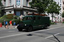 Ein Mercedes Benz Feuerwehr Fahrzeug aus den 1930er Jahren am 02.06.19 bei der großen Parade zum Jubiläum 150 Kreisfeuerwehrverband Frankfurt