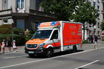 BF Frankfurt Mercedes Benz Sprinter RTW am 02.06.19 bei der großen Parade zum Jubiläum 150 Kreisfeuerwehrverband Frankfurt