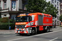 BF Frankfurt Mercedes Benz Axor RW-Schiene am 02.06.19 bei der großen Parade zum Jubiläum 150 Kreisfeuerwehrverband Frankfurt