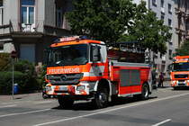 BF Frankfurt Mercedes Benz Actros GW-Boot am 02.06.19 bei der großen Parade zum Jubiläum 150 Kreisfeuerwehrverband Frankfurt