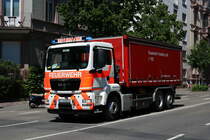 BF Frankfurt MAN TGS WLF mit AB-Sonderlöschmittel am 02.06.19 bei der großen Parade zum Jubiläum 150 Kreisfeuerwehrverband Frankfurt