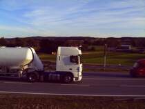 Ein DAF Silo Satelzug