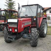 =Lindner 1065 A steht im April 2019 bei einem Landmaschinenhändler in Siegsdorf