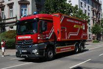 Werkfeuerwehr Infraserv Höchst Mercedes Benz Arocs WLF mit AB Einsatzleitung am 02.06.19 bei der großen Parade zum Jubiläum 150 Kreisfeuerwehrverband Frankfurt