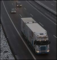 Scania 124L 420PS der niederl�ndischen Spediton C. van Delft
