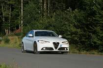 Alfa Romeo Giulia in den weiten Wäldern des Innviertels in Oberösterreich im August 2017