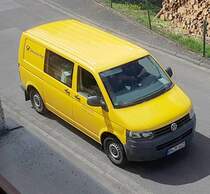 =VW T5 von der Deutschen Post auf Zustelltour in Petersberg, Mai 2019