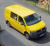 =VW T5 von der Deutschen Post auf Zustelltour in Petersberg, Mai 2019