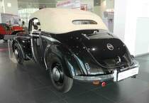 =DKW F 10 Cabriolet, Bj. 1950, 684 ccm, 20 PS, ausgestellt im Audi-Museum Ingolstadt im April 2019. Von diesem DKW F 10 wurden ingesamt 195 Cabriolets und Limousinen gefertigt.