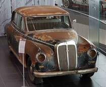 =Horch 830 BL, ausgestellt im Audi-Museum Ingolstadt im April 2019. Das gezeigte Fahrzeug wurde von der DKW-Versuchsabteilung im Jahr 1953 für die Auto Union-Geschäftsführung entwickelt und ist der letzte gebaute Horch. 1956 kaufte ein US-Soldat das Auto und überführte es in die USA. Von einem Autoliebhaber vor der Verschrottung gerettet stand der Horch 40 Jahre lang in Texas. 2008 wurde das Fahrzeug von der Audi AG erworben und ist zurück in Deutschland. 