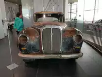 =Horch 830 BL, ausgestellt im Audi-Museum Ingolstadt im April 2019. Das gezeigte Fahrzeug wurde von der DKW-Versuchsabteilung im Jahr 1953 für die Auto Union-Geschäftsführung entwickelt und ist der letzte gebaute Horch. 1956 kaufte ein US-Soldat das Auto und überführte es in die USA. Von einem Autoliebhaber vor der Verschrottung gerettet stand der Horch 40 Jahre lang in Texas. 2008 wurde das Fahrzeug von der Audi AG erworben und ist zurück in Deutschland. 