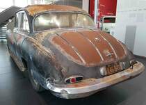 =Horch 830 BL, ausgestellt im Audi-Museum Ingolstadt im April 2019. Das gezeigte Fahrzeug wurde von der DKW-Versuchsabteilung im Jahr 1953 für die Auto Union-Geschäftsführung entwickelt und ist der letzte gebaute Horch. 1956 kaufte ein US-Soldat das Auto und überführte es in die USA. Von einem Autoliebhaber vor der Verschrottung gerettet stand der Horch 40 Jahre lang in Texas. 2008 wurde das Fahrzeug von der Audi AG erworben und ist zurück in Deutschland. 