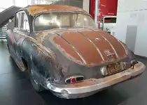 =Horch 830 BL, ausgestellt im Audi-Museum Ingolstadt im April 2019. Das gezeigte Fahrzeug wurde von der DKW-Versuchsabteilung im Jahr 1953 für die Auto Union-Geschäftsführung entwickelt und ist der letzte gebaute Horch. 1956 kaufte ein US-Soldat das Auto und überführte es in die USA. Von einem Autoliebhaber vor der Verschrottung gerettet stand der Horch 40 Jahre lang in Texas. 2008 wurde das Fahrzeug von der Audi AG erworben und ist zurück in Deutschland. 