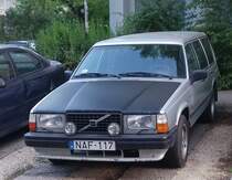 Volvo 740 Kombi, fotografiert in Budapest, Frühling, 2019