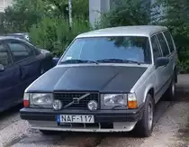 Volvo 740 Kombi, fotografiert in Budapest, Frühling, 2019