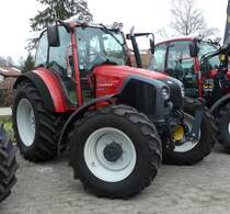 =Lindner GEOTRAC 94 EP steht im April 2019 bei einem Landmaschinenhändler in Siegsdorf