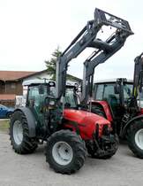 =Same Dorado steht im April 2019 bei einem Landmaschinenhändler in Siegsdorf