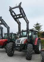 =Steyr 9100 M steht im April 2019 bei einem Landmaschinenhändler in Siegsdorf