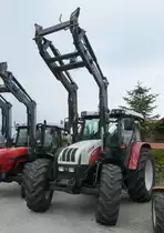 =Steyr 9100 M steht im April 2019 bei einem Landmaschinenhändler in Siegsdorf