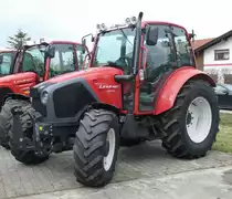 =Lindner GEOTRAC 84 EP steht im April 2019 bei einem Landmaschinenhändler in Siegsdorf