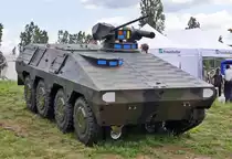 Loreley-Fahrzeug (ich weiß nicht was soll es bedeuten) am Tag der Bundeswehr in Koblenz. Offensichtlich eine Attrappe, rechte Seite etwas wie Boxer (Räder) und linke Seite Kette (wie Marder). 15.06.2019