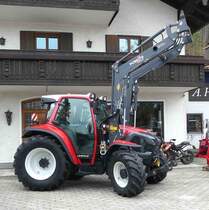 =Lindner LINTRAC steht im April 2019 bei einem Landmaschinenhändler in Siegsdorf
