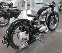 =DKW RT 250 HW, Bj. 1952, 11 PS, 244 ccm, ausgestellt im Audi-Museum Ingolstadt, 04-2019. In der Zeit von 1952 - 1953 wurden 34131 Exemplare dieses Motorrades gefertigt. 