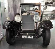 =Audi 18/70 M Pullmann Limousine als Schnittmodell, gesehen im Audi-Museum Ingolstadt im April 2019. Das Fahrzeug stammt aus dem Jahr 1925 und hatte 70 PS bei einem Hubraum von 4660 ccm. Bekannt sind heute noch 3 Fahrzeuge und ein Fahrgestell.