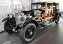 =Audi 18/70 M Pullmann Limousine als Schnittmodell, gesehen im Audi-Museum Ingolstadt im April 2019. Das Fahrzeug stammt aus dem Jahr 1925 und hatte 70 PS bei einem Hubraum von 4660 ccm. Bekannt sind heute noch 3 Fahrzeuge und ein Fahrgestell.