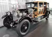 =Audi 18/70 M Pullmann Limousine als Schnittmodell, gesehen im Audi-Museum Ingolstadt im April 2019. Das Fahrzeug stammt aus dem Jahr 1925 und hatte 70 PS bei einem Hubraum von 4660 ccm. Bekannt sind heute noch 3 Fahrzeuge und ein Fahrgestell.