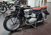 =DKW RT 350 S mit Binder-Seitenwagen, Bj. 1956, 348 ccm, 18,5 PS, gesehen im Audi-Museum Ingolstadt im April 2019.