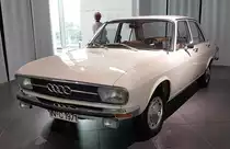 =Audi 100, Bj. 1969, 1760 ccm, 80 PS, gesehen im Audi-Museum Ingolstadt im April 2019. Von dieser Modellreihe wurden von 1968 - 1976 827474 Fahrzeuge produziert.