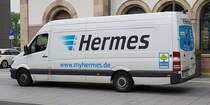 =MB Sprinter von HERMES steht zur Auslieferung am Bahnhof in Hünfeld, 06-2019