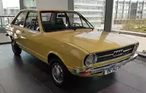 =Audi 80, ausgestellt im Audi-Museum Ingolstadt im April 2019.