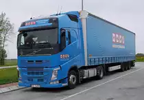 =Volvo FH von  wmw-transport  rastet im Mai an der A 7