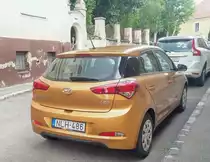 Hyundai i20 in orange. Foto: Pécs (HU) Frühling, 2019.
