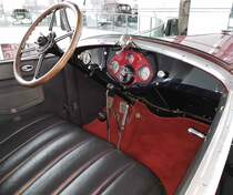 =Innenansicht des Horch 8 Typ 303, Bj. 1927, 3132 ccm, 60 PS, steht im Audi-Museum Ingolstadt im April 2019.