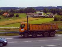 Ein Renault Kipper auf der B 388