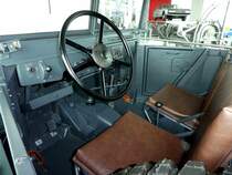 =Innenraum des Horch 901 Typ 40, Bj. 1941, 3823 ccm, 90 PS, fotografiert im Audi-Museum Ingolstadt im April 2019.