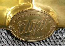 =Frontemblem des Audi 14 Typ C  Alpensieger , Bj. 1919, 3560 ccm, 35 PS, gesehen im Audi-Museum Ingolstadt im April 2019.