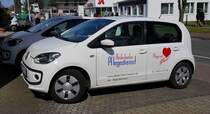 =VW UP des Pflegedienstes  pflegemitherz  steht im Mai 2019 in Büsum