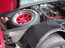 neben dem Motor hat auch noch das Reserverad Platz