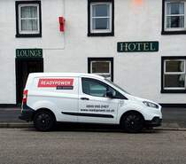 Ford Transit Courier Combi Servicefahrzeug am 12.06.19 in Invergordon