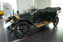 =Audi 10/26 Typ A Pheaton, Bj. 1911, 2611 ccm, 22 - 28 PS, gesehen im Audi-Museum Ingolstadt im April 2019. Das ausgestellte Fahrzeug ist die Nummer 78 von einstmals 137 produzierten Exemplaren. Es ist der älteste erhalten gebliebene Audi und gehört dem Technischen Museum Prag.