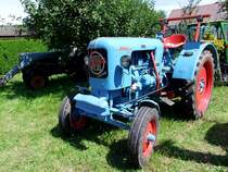 Eicher  24PS  wartet auf die Ausfahrt in Antiesenhofen; 080810