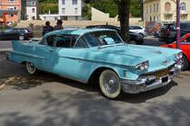Cadillac Series 62, BJ 1958, Zyl. 8, 6000 ccm, 330 Ps, im Bild festgehalten am 14.07.2019 in Remich beim Oldtimertreff.