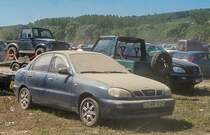 Daewoo Lanos im Besucherparkplaes Des Babod Offroad Festivals in Somogy, 06.2019.